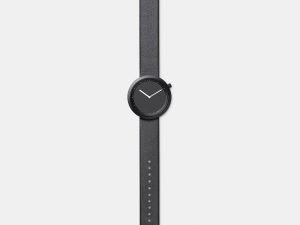 Circular facet watch